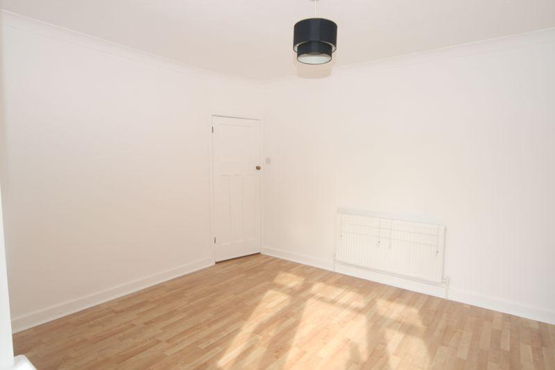 Stanley Avenue, Greenford 1 bed ground floor flat £1,150 pcm (£265 pw)