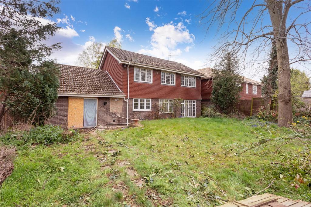 The Binghams, Maidenhead 4 bed detached house £800,000