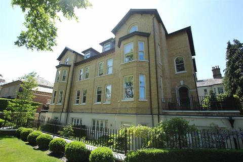 3 bedroom apartment to rent - Chesham Place, Bowdon, Altrincham