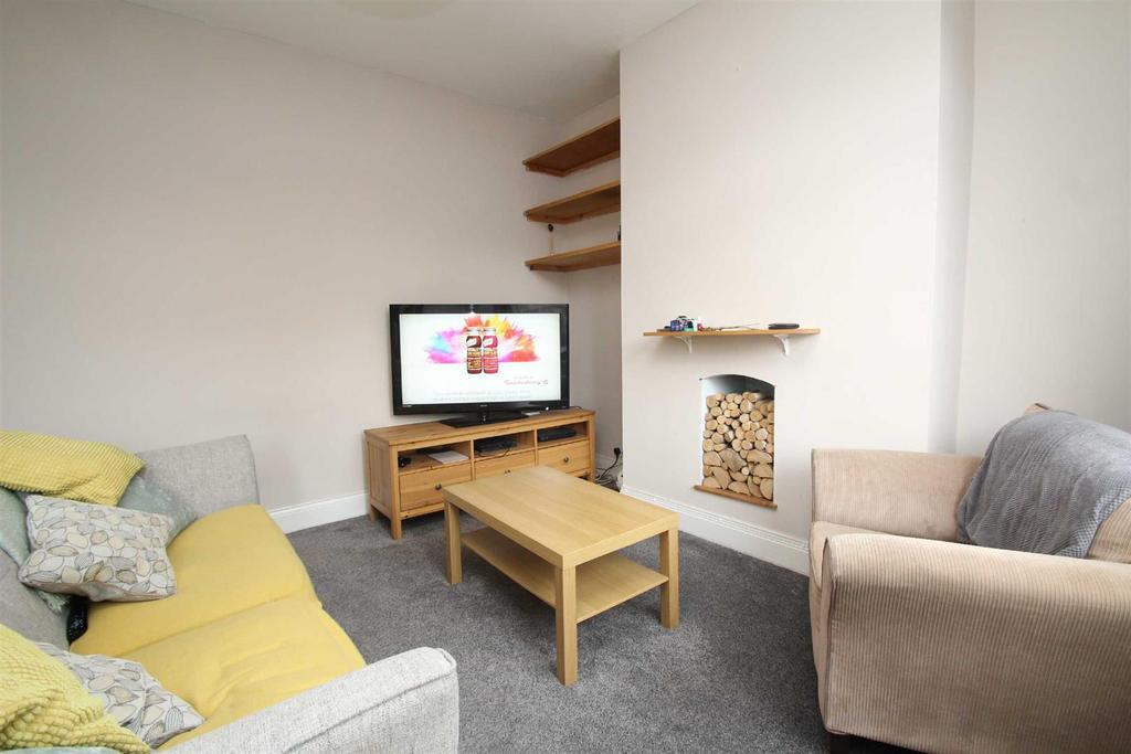 Brunswick Road, Altrincham 2 bed terraced house £995 pcm (£230 pw)
