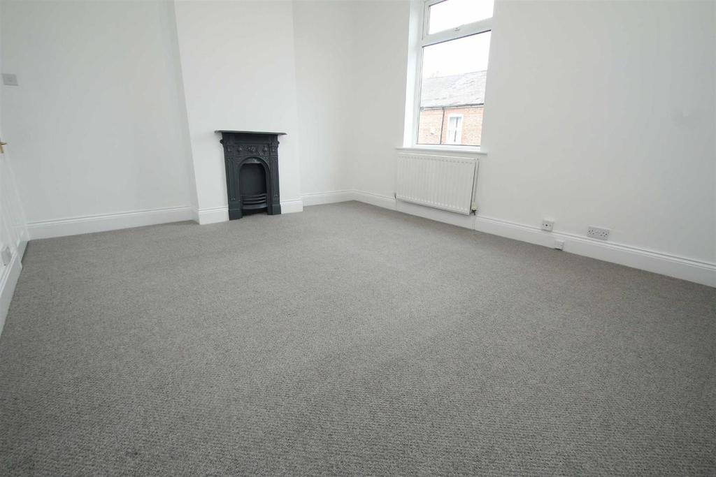 Brunswick Road, Altrincham 2 bed terraced house £995 pcm (£230 pw)