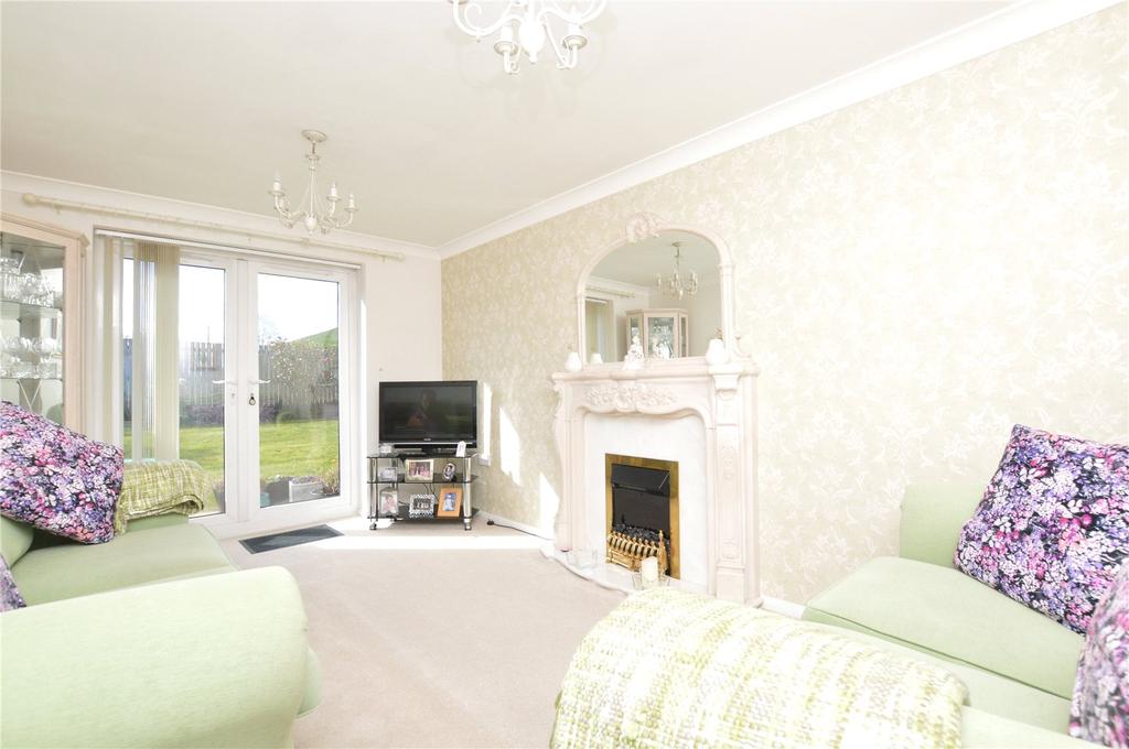 Belvedere Court, Alwoodley, Leeds 2 bed apartment £110,000