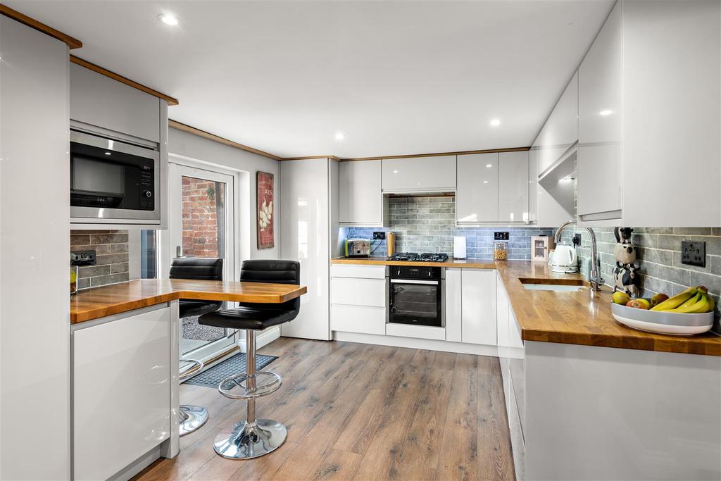 High Street, Gosberton, Spalding 3 bed detached house for sale £325,000