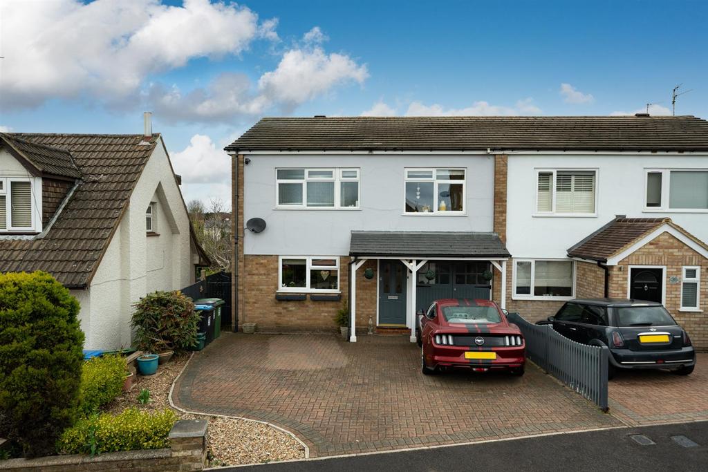 Newell Road, Hemel Hempstead, HP3 9PB 3 bed semidetached house £600,000