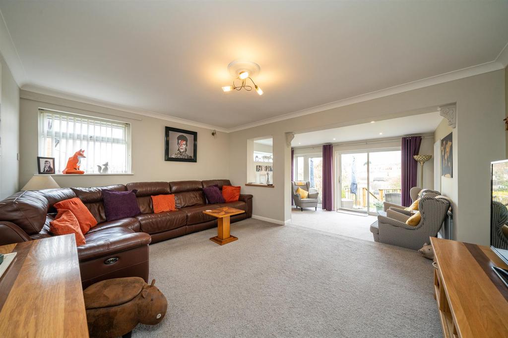 Newell Road, Hemel Hempstead, HP3 9PB 3 bed semidetached house £600,000