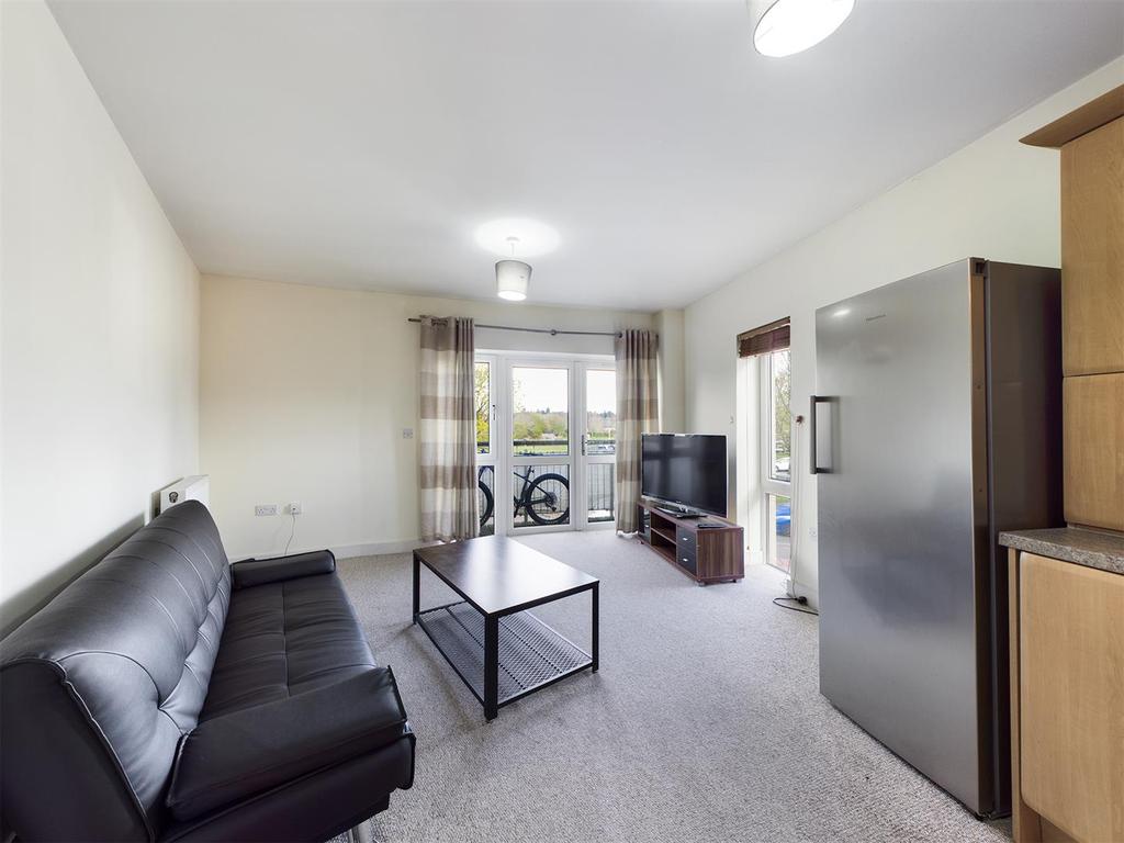 Mallory Road, Basingstoke 2 bed flat £215,000