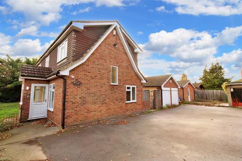 7 bedroom detached house for sale - St. Marys Road, Wickford