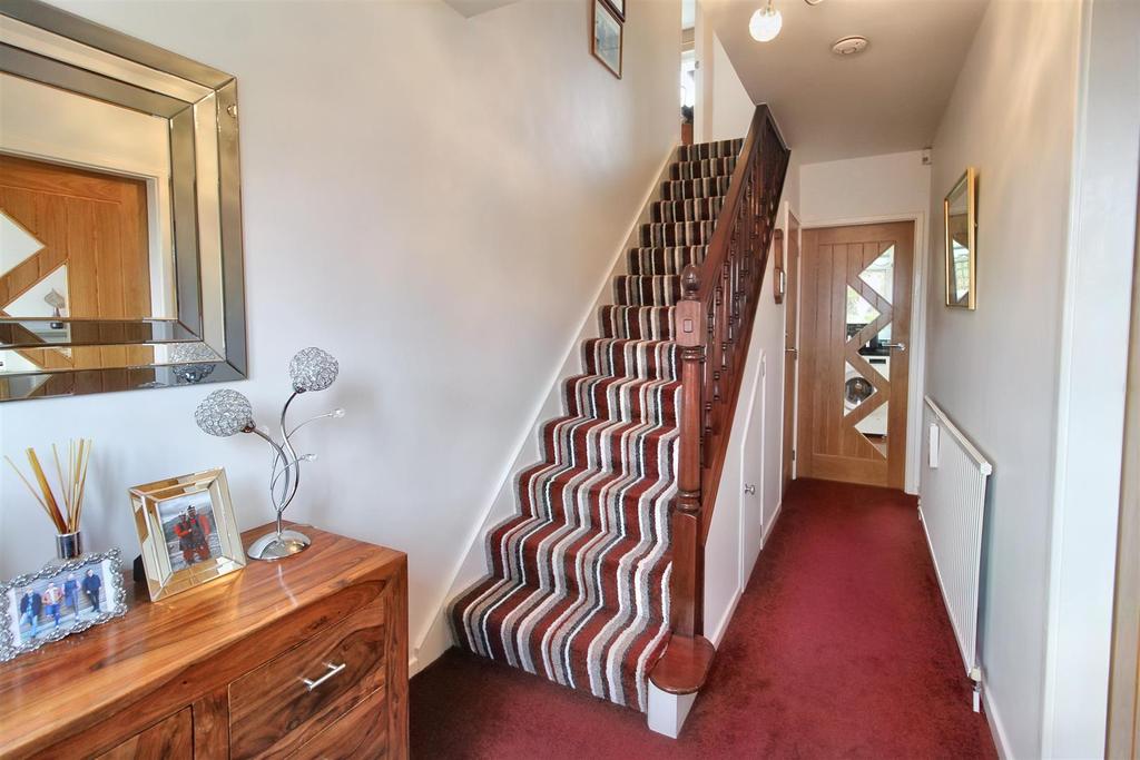 Stocks Way, Shepley, Huddersfield, HD8 8DL 4 bed semidetached house