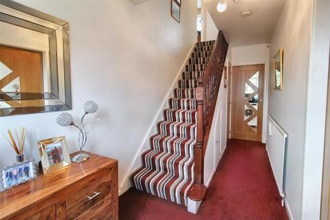 4 bedroom semi-detached house for sale - Stocks Way, Shepley, Huddersfield, HD8 8DL