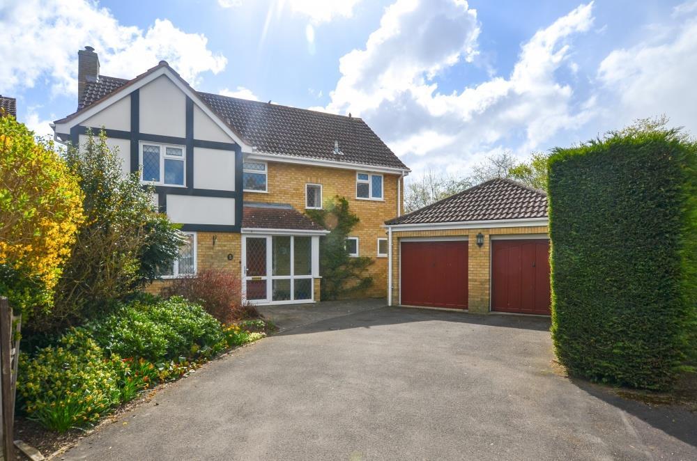 Merlin Way, Bicester 4 bed detached house for sale £600,000