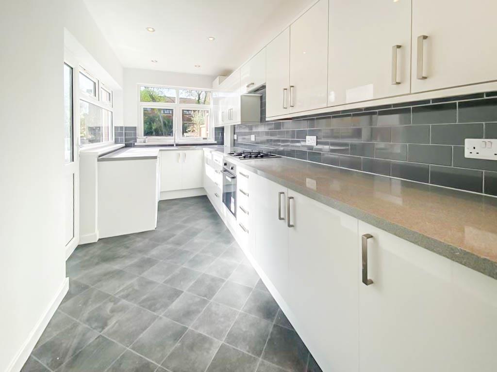 Tennyson Road, Wyken, Coventry, West Midlands, CV2 5HY 3 bed terraced