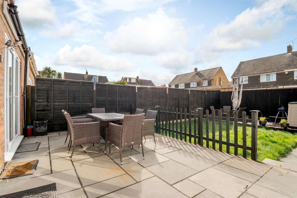 The Beeches, 'Greenacres Estate', Aylesford, ME20 7RH 4 bed semi