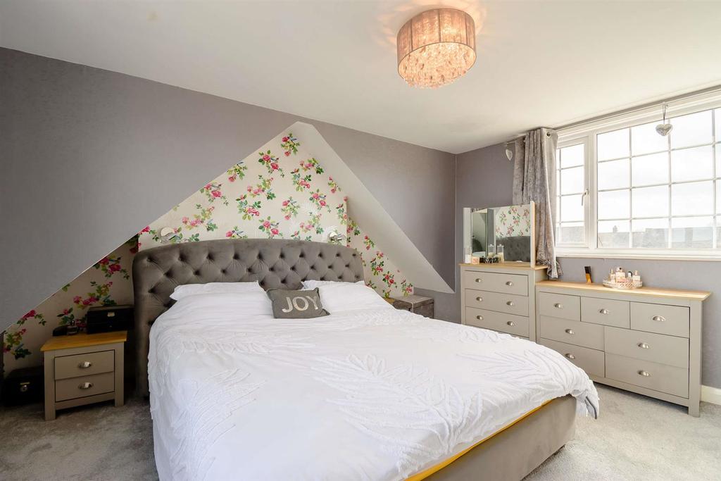 Master Bedroom (2nd flr)