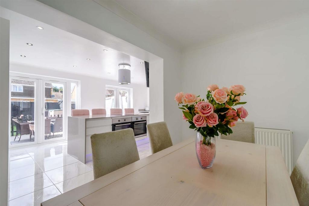 The Beeches, 'Greenacres Estate', Aylesford, ME20 7RH 4 bed semi