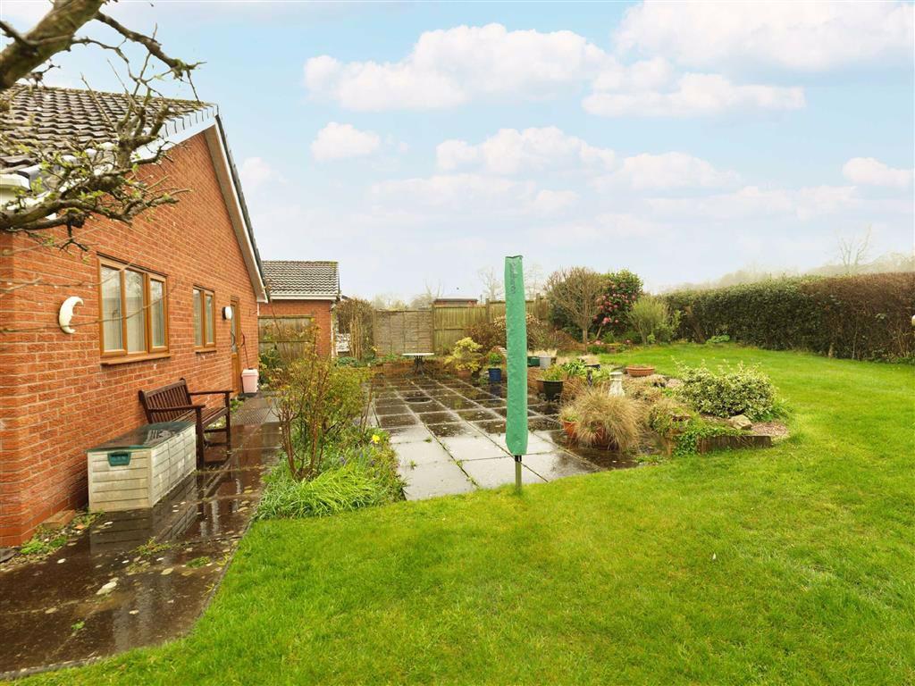 Hafod Close, Oswestry, SY11 3 bed bungalow £350,000