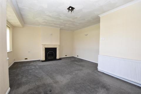 2 bedroom maisonette to rent, Meadowcroft Close, Horley