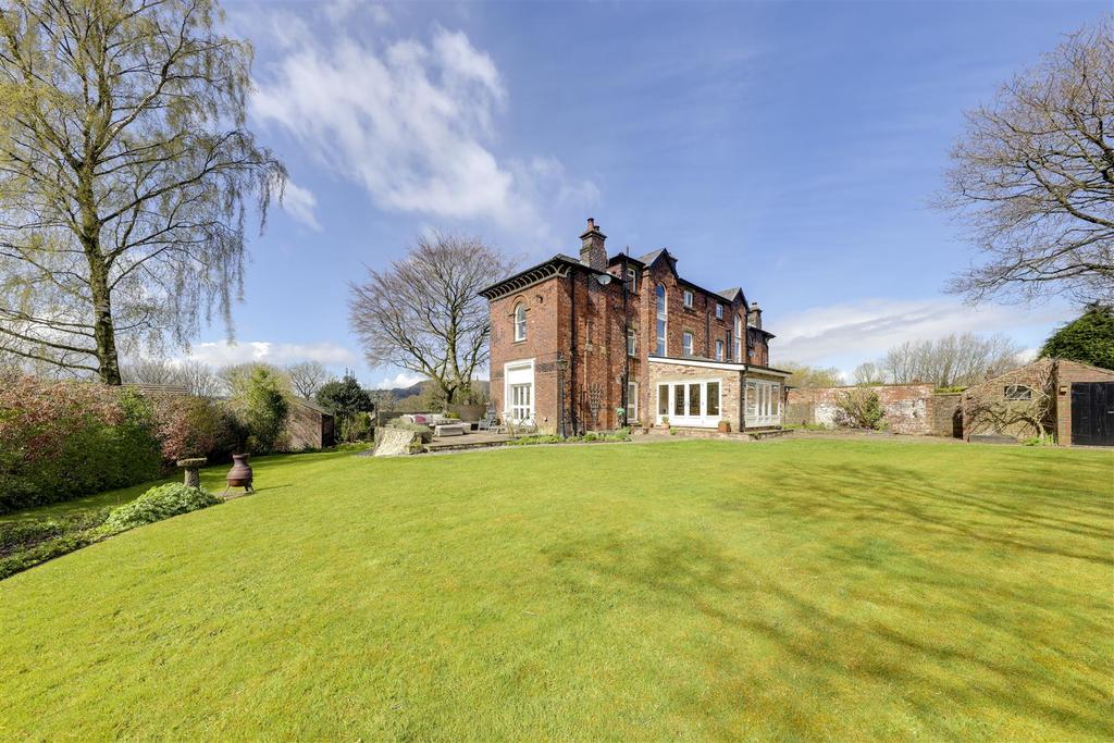 Rowlands Road, Summerseat, Bury, Lancashire 5 bed semidetached house