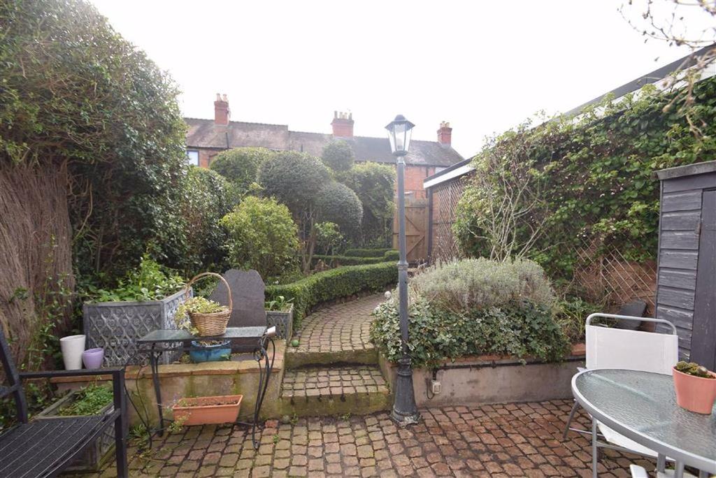 Lime Street, Shrewsbury, Shropshire 2 bed terraced house £225,000