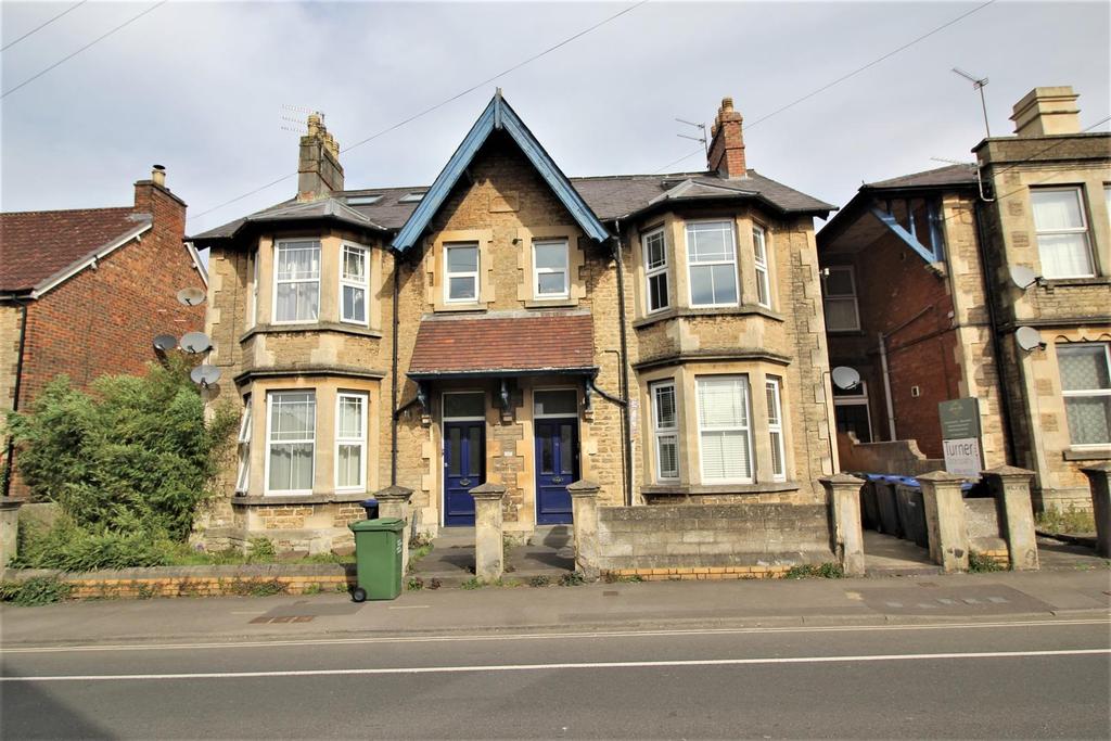 Park Lane, Chippenham 1 bed flat £675 pcm (£156 pw)