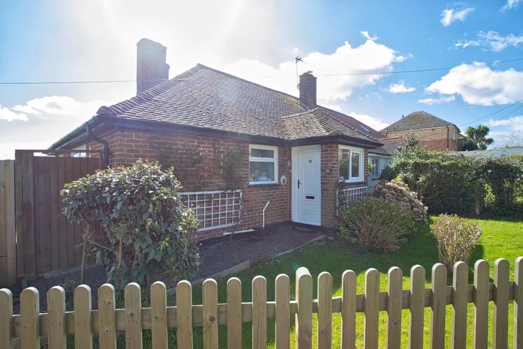 Reach Close, St MargaretsatCliffe 2 bed semidetached bungalow £360,000