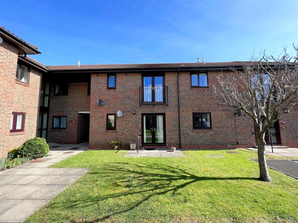 Orchard Court, Stonehouse 2 bed retirement property £175,000