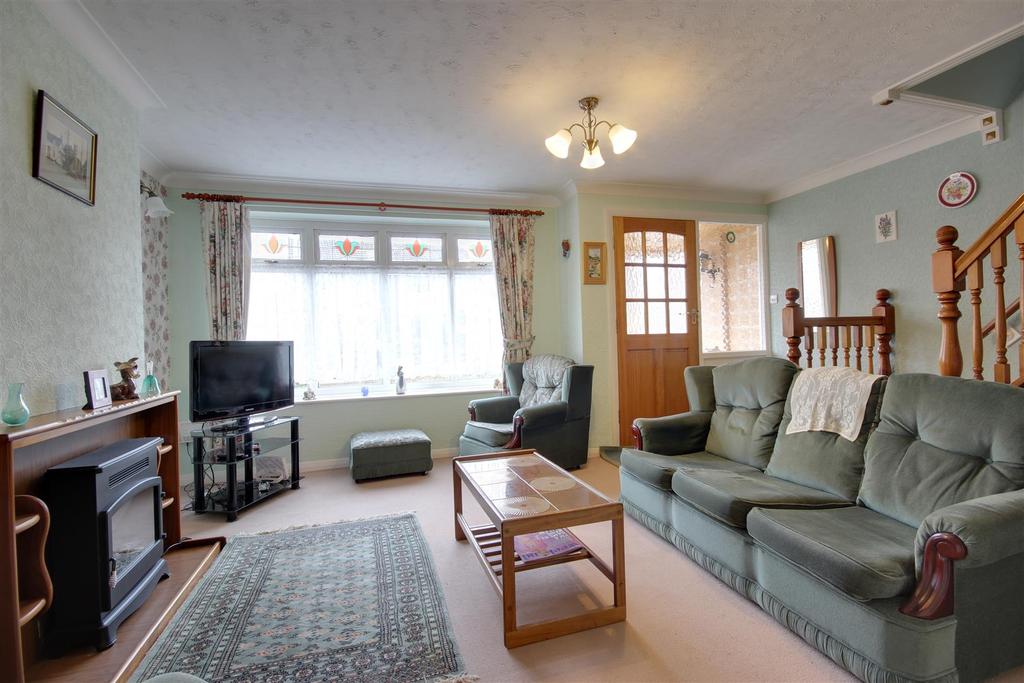 Kerry Drive, Kirk Ella 3 bed semidetached house £229,950