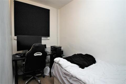 24a Cherrydown Avenue, London, E4 8DP