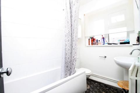 24a Cherrydown Avenue, London, E4 8DP