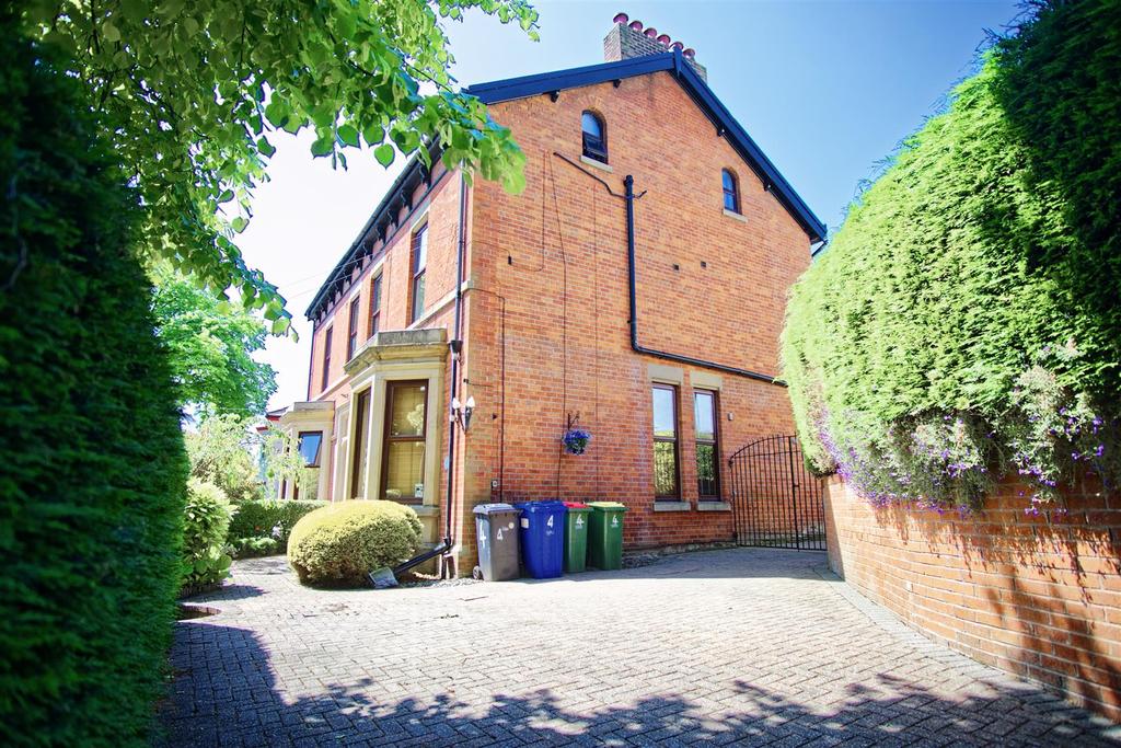 1Bed Apartment To Let On Powis Road... 1 bed house £565 pcm (£130 pw)
