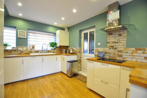 1 Deeley Close, Cradley Heath, B64 7NF