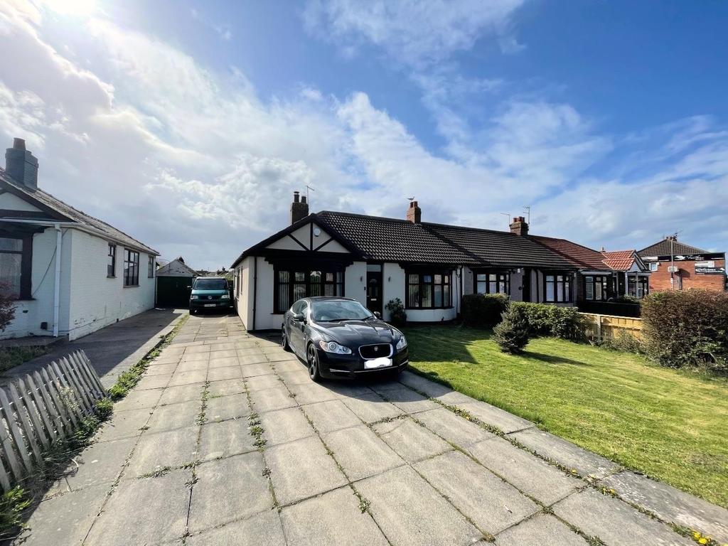 Cargo Fleet Lane, Middlesbrough 3 bed semidetached bungalow £145,000