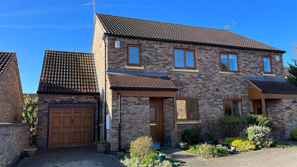 Derry Lane, Bingham 4 bed semidetached house £330,000