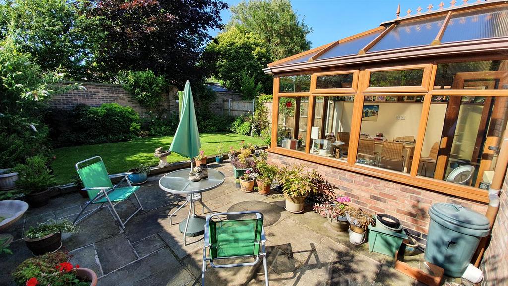 Derry Lane, Bingham 4 bed semidetached house £330,000
