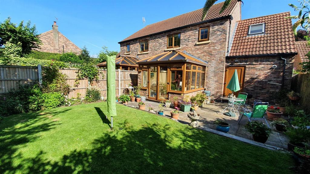 Derry Lane, Bingham 4 bed semidetached house £330,000