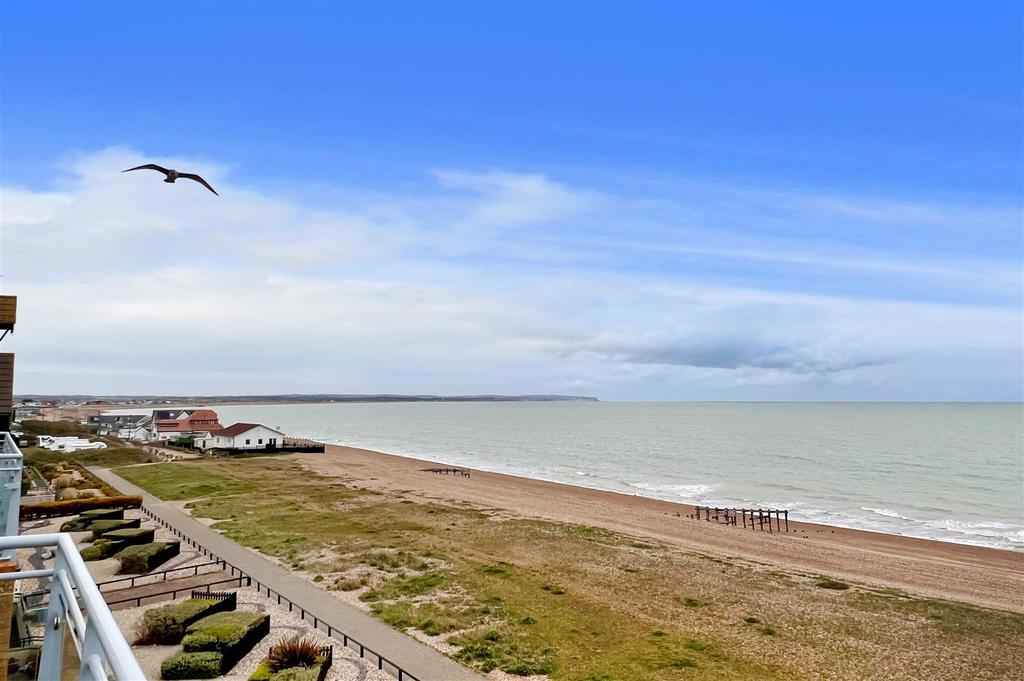 San Diego Way, Eastbourne 2 bed flat £325,000