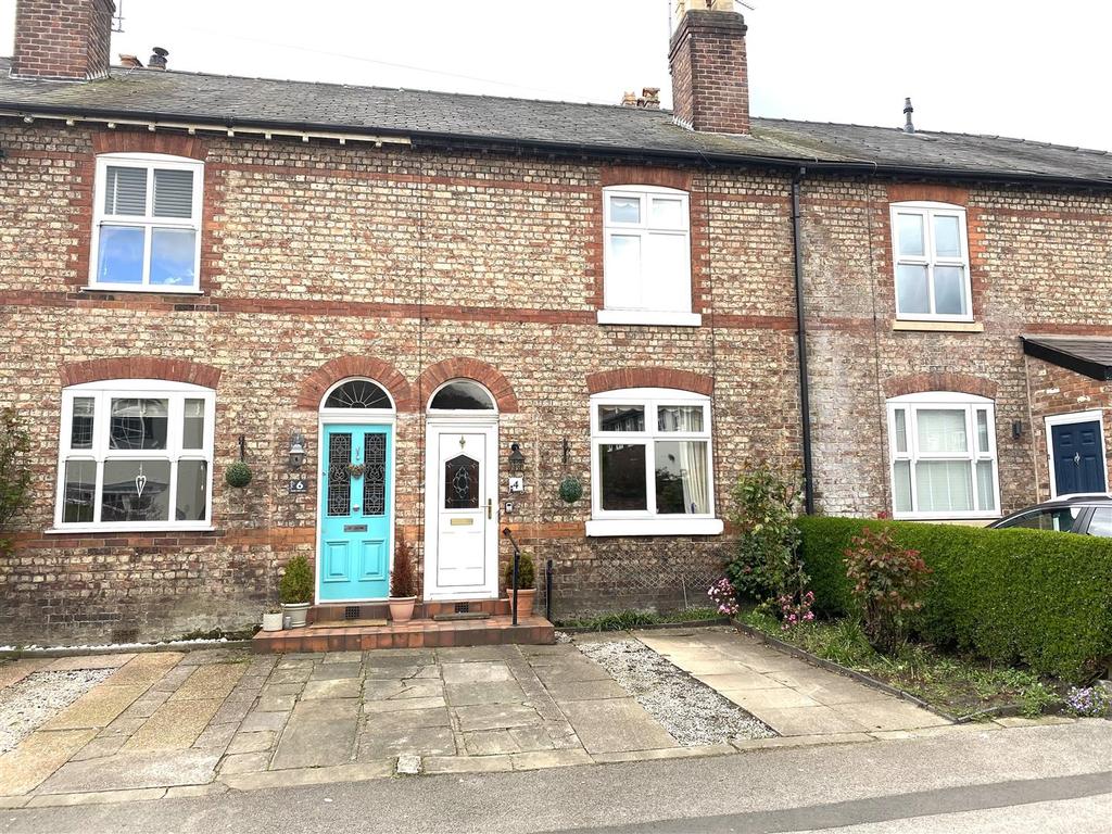 South Oak Lane, Wilmslow 2 bed terraced house for sale £325,000