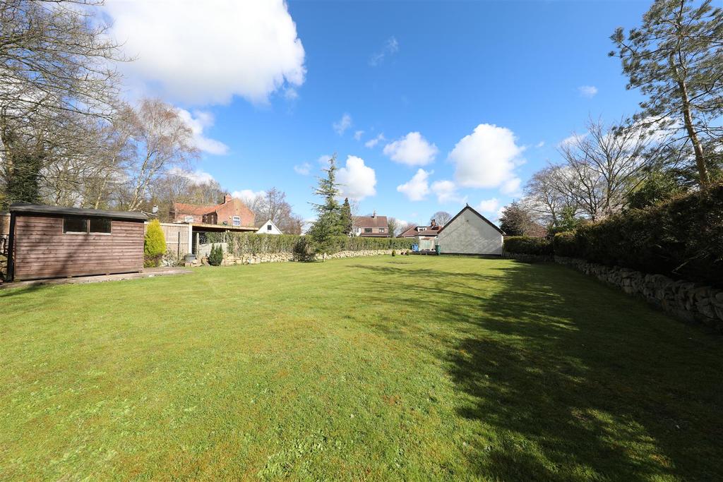 Thorn Road, Hedon, Hull 4 bed semidetached bungalow £300,000