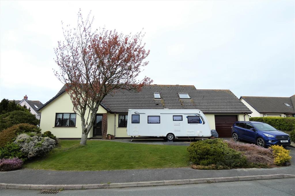 West Lane Close, Keeston, Haverfordwest 3 bed bungalow £370,000