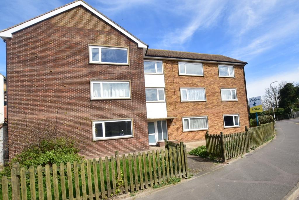 Lyell Road Birchington CT7 2 bed apartment £800 pcm (£185 pw) Lyell Road Birchington CT7 2 bed apartment £800 pcm (£185 pw)