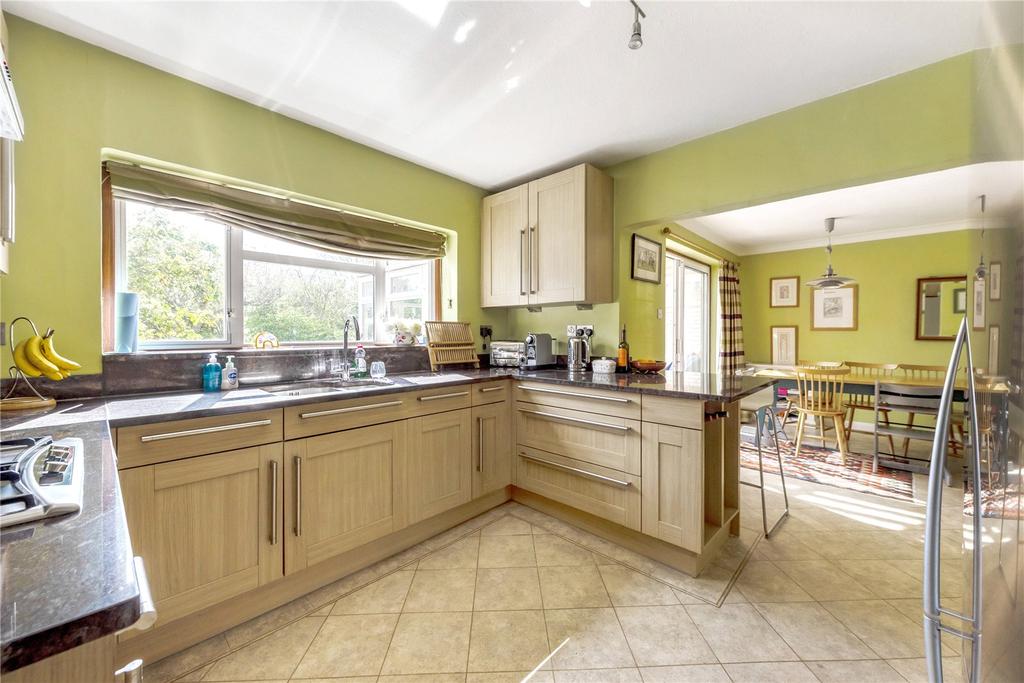 Southfields, East Molesey, Surrey, KT8 4 bed detached house £1,200,000