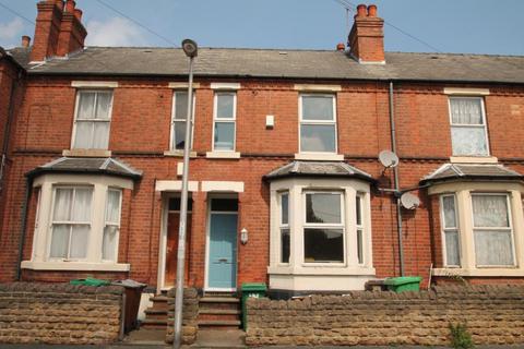 4 bedroom terraced house to rent, 17 Laurie Avenue