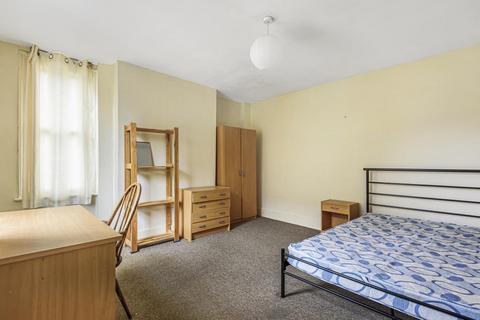 3 bedroom semi-detached house to rent, West Wycombe Road,  Buckinghamshire,  HP12