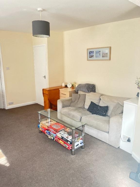 York Road, Aldershot, GU11 1 bed flat £695 pcm (£160 pw)