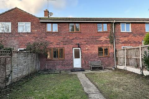 2 bedroom terraced house to rent, Deben Court, CM7