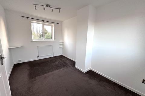 2 bedroom terraced house to rent, Deben Court, CM7