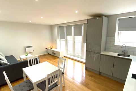2 bedroom flat to rent, Flat 16 Signal House , 137 Great Suffolk Street, London