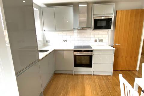 2 bedroom flat to rent, Flat 16 Signal House , 137 Great Suffolk Street, London