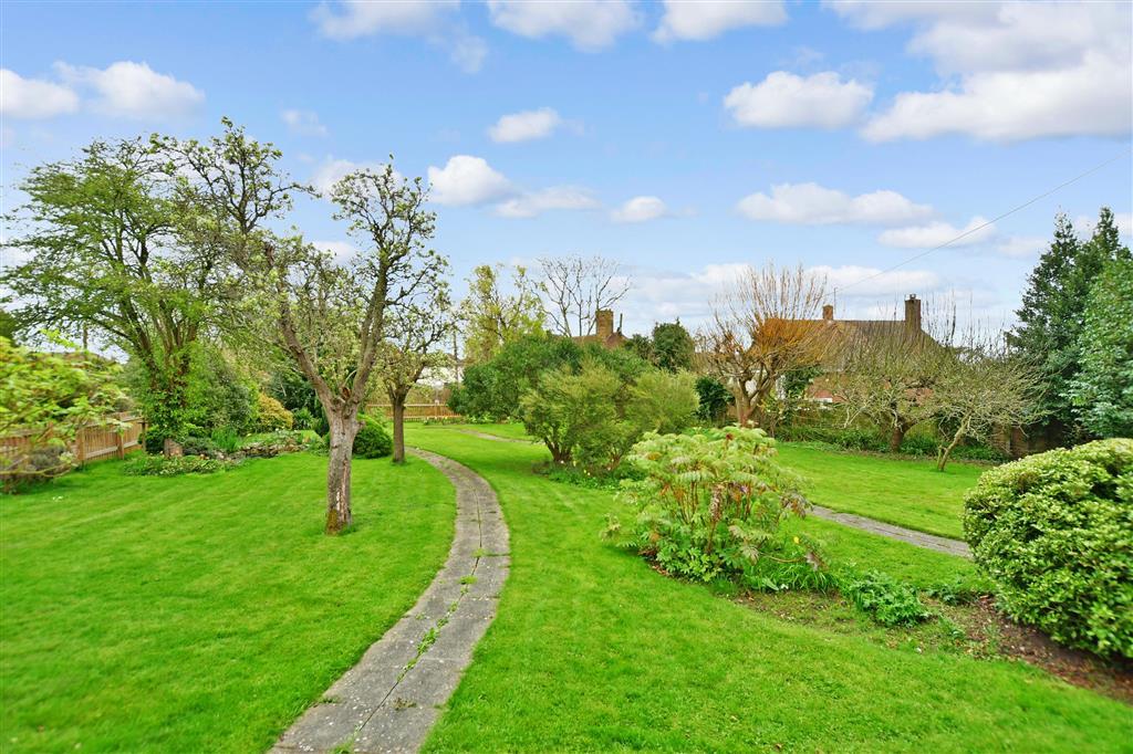 Bells Lane, Hoo, Rochester, Kent 5 bed detached house £800,000