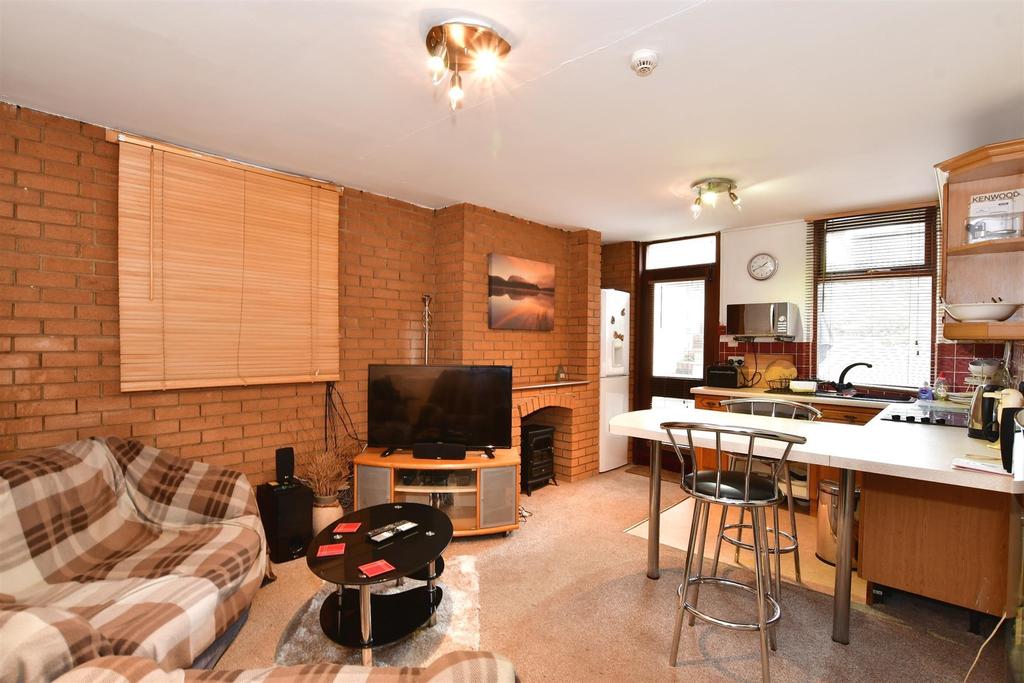 Lounge/Kitchen