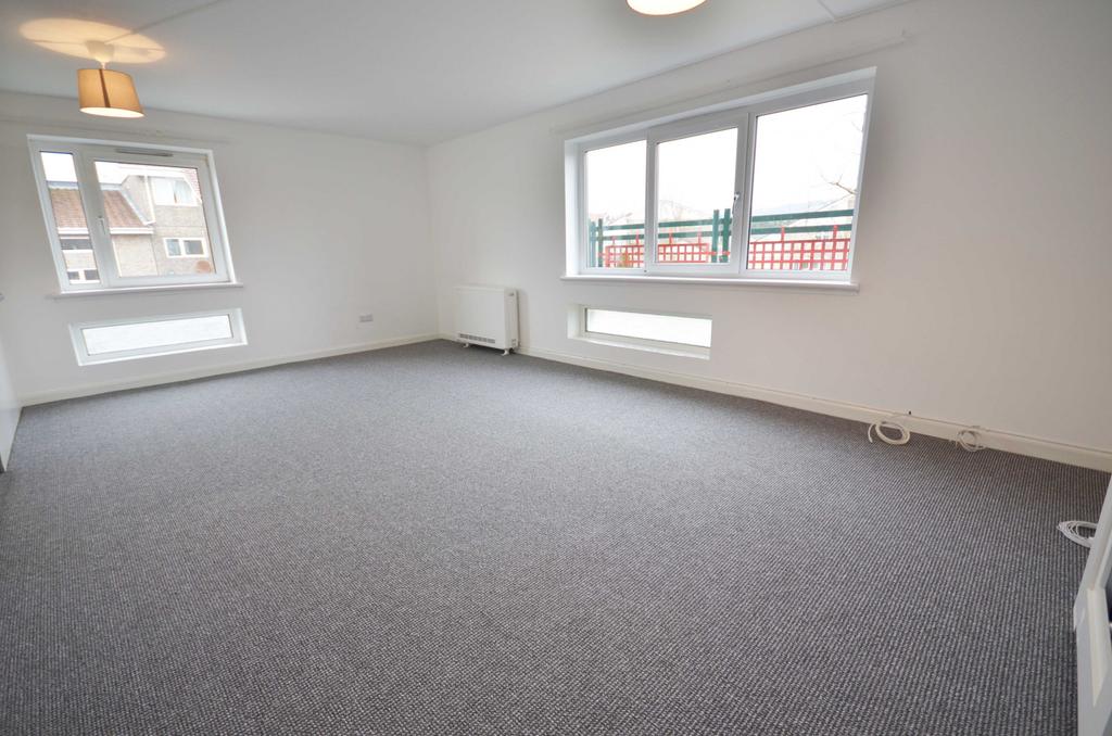 Fairhaven, Dunoon, Argyll, PA23 3 bed flat £86,000